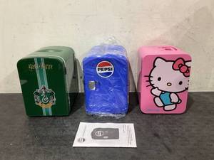 lot 663 image: LOT OF 3 6 Can Mini Fridges