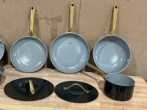 lot 430 image: 6 Piece Pot and Pan Set