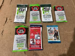 lot 15 image: LOT OF 7 Panini Sports Cards
