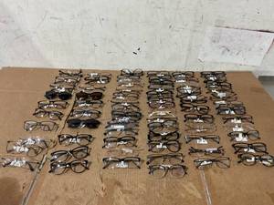 lot 18 image: LOT OF Miscellaneous Glasses
