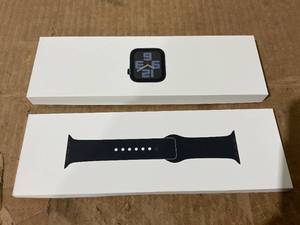 lot 32 image: Apple Watch SE (2nd Gen) GPS 40mm Smartwatch with Midnight Aluminum Case MXFR3LLA