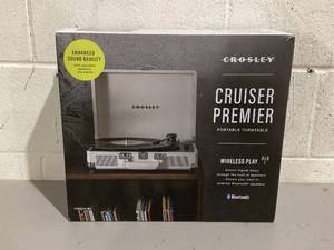 lot 578 image: Crosley Cruiser Premier Vinyl Record Player with Speakers and Bluetooth - Audio Turntables