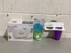 lot 585 image: LOT OF 3 Miscellaneous Munchkin Baby Items