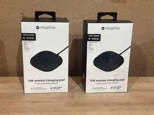lot 354 image: Mophie 15W Universal Wireless Charge Pad Qi-Compatible Charger for Samsung Galaxy