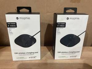 lot 356 image: Mophie 15W Universal Wireless Charge Pad Qi-Compatible Charger for Samsung Galaxy