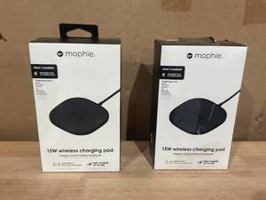 lot 358 image: Mophie 15W Universal Wireless Charge Pad Qi-Compatible Charger for Samsung Galaxy