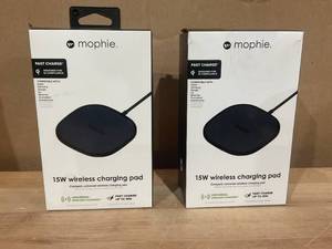 lot 363 image: Mophie 15W Universal Wireless Charge Pad Qi-Compatible Charger for Samsung Galaxy