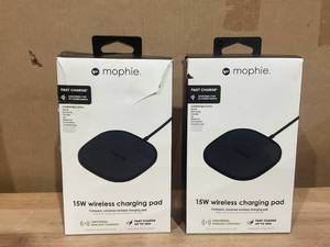 lot 364 image: Mophie 15W Universal Wireless Charge Pad Qi-Compatible Charger for Samsung Galaxy