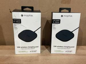 lot 365 image: Mophie 15W Universal Wireless Charge Pad Qi-Compatible Charger for Samsung Galaxy