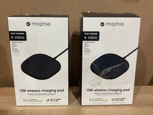 lot 368 image: Mophie 15W Universal Wireless Charge Pad Qi-Compatible Charger for Samsung Galaxy