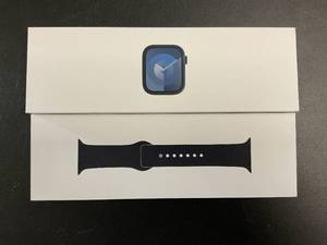 lot 1E image: Apple Watch Series 9 GPS 45mm Smartwatch with Midnight Aluminum Case