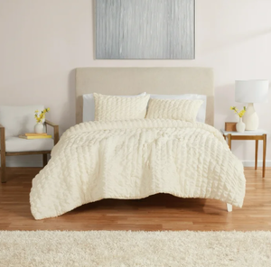 lot 348 image: King Size Mainstays 3-Piece Seersucker Comforter Set, Cream, All Ages