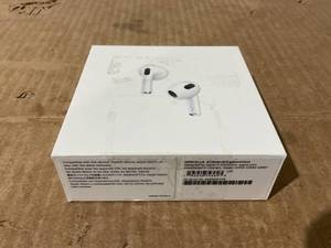 lot 1G image: Apple AirPods (3rd Generation)