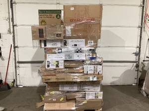 lot 914 image: Wholesale Pallet of Miscellaneous Items