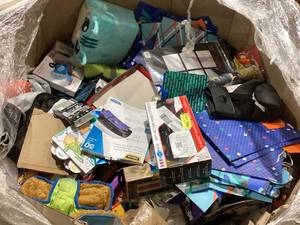 lot 915 image: Wholesale Pallet of Miscellaneous Items