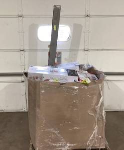 lot 916 image: Wholesale Pallet of Miscellaneous Items