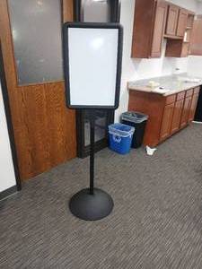 lot 51 image: Stand Alone sign