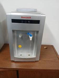 lot 27 image: Honeywell water dispenser