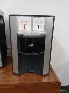lot 29 image: Oasis water dispenser