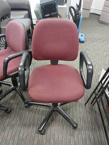 lot 68 image: Burgundy office chair