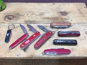 lot 288 image: Pocket KnivesMulti-Tools