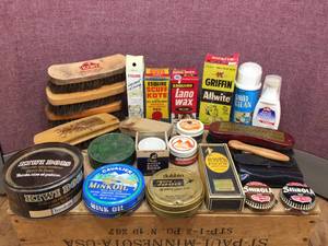 lot 309 image: Group Vintage Shoe ShinePolish Items