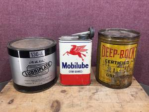 lot 314 image: Vintage MOBILUBE - Deep Rock  Lubriplate GreaseLube Cans