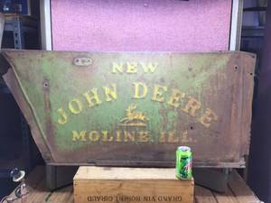 lot 107 image: Vintage NEW JOHN DEERE Metal Implant Part