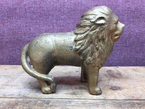 lot 113 image: Cast Iron Lion Bank