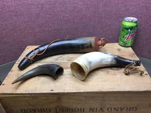 lot 131 image: 3 Vintage Horns - Powder Horn