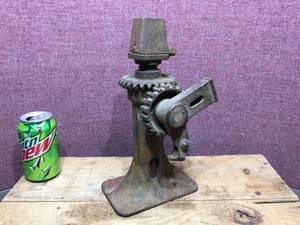 lot 155 image: Antique Iron Jack - Workable