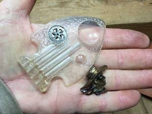 lot 166 image: Vintage Tom Mix Ralston Straight Shooters Signal Arrowhead