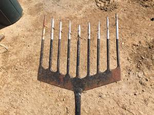 lot 174 image: Vintage 9 Prong Ice Fishing Spear - 56
