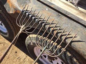 lot 176 image: 2 Vintage 7 Prong Ice Fishing Spears