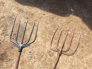 lot 178 image: 2 Vintage 5 Prong Ice Fishing Spears - 5659