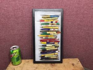 lot 186 image: Fabulous Vintage Advertiser PensPencils