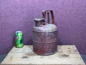 lot 197 image: Vintage JUSTRITE Safety Can - 1 Gallon Thinner