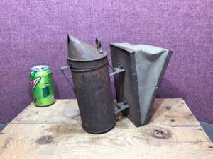 lot 198 image: Vintage Bee Smoker