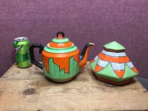 lot 205 image: Vintage Japan Teapot & Potpourri Hanger