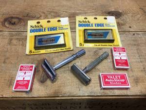 lot 239 image: Vintage Shaving Razors - Blades
