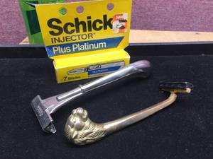 lot 244 image: Vintage INJECTOR Razors