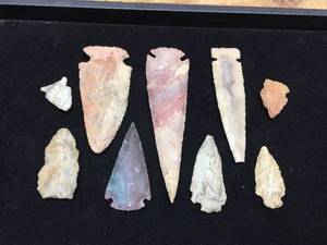 lot 260 image: Group Arrowheads