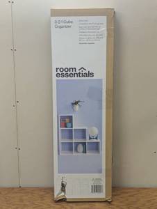 lot 53 image: 11 3-2-1 Cube Organizer Shelf - Room Essentials - White