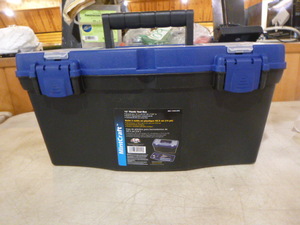 lot 69 image: Mint Craft 16 Plastic Toolbox