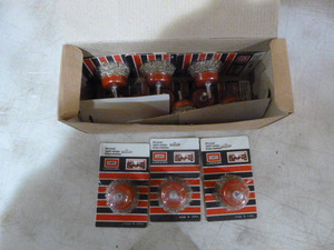 lot 76 image: 12 Hawk Linkon Wire Brushes