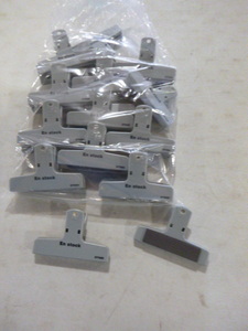 lot 114 image: Bag of Chip Clips