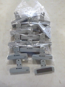 lot 115 image: Bag of Chip Clips