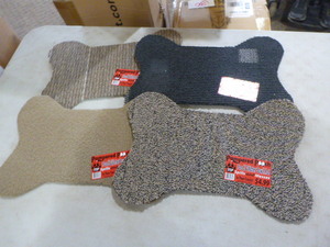 lot 116 image: 4 Pampered Pooch Food and Water Bowl Mats