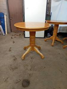 lot 10 image: Round Wooden Restaurant Bar Table with Pedestal Base