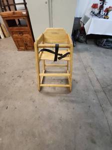 lot 76 image: Wooden Restaurant High Chair with Safety Straps